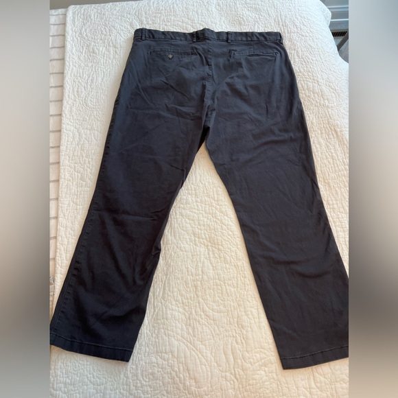 Old Navy Men’s Slim Built-In Flex Rotation Chino 42x30 - Dark Gray - Picture 2 of 3